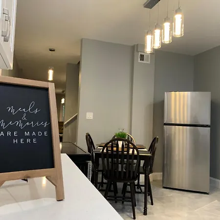The Roulette Duplex: Niagara Falls Retreat with Private Yard & Parking-3